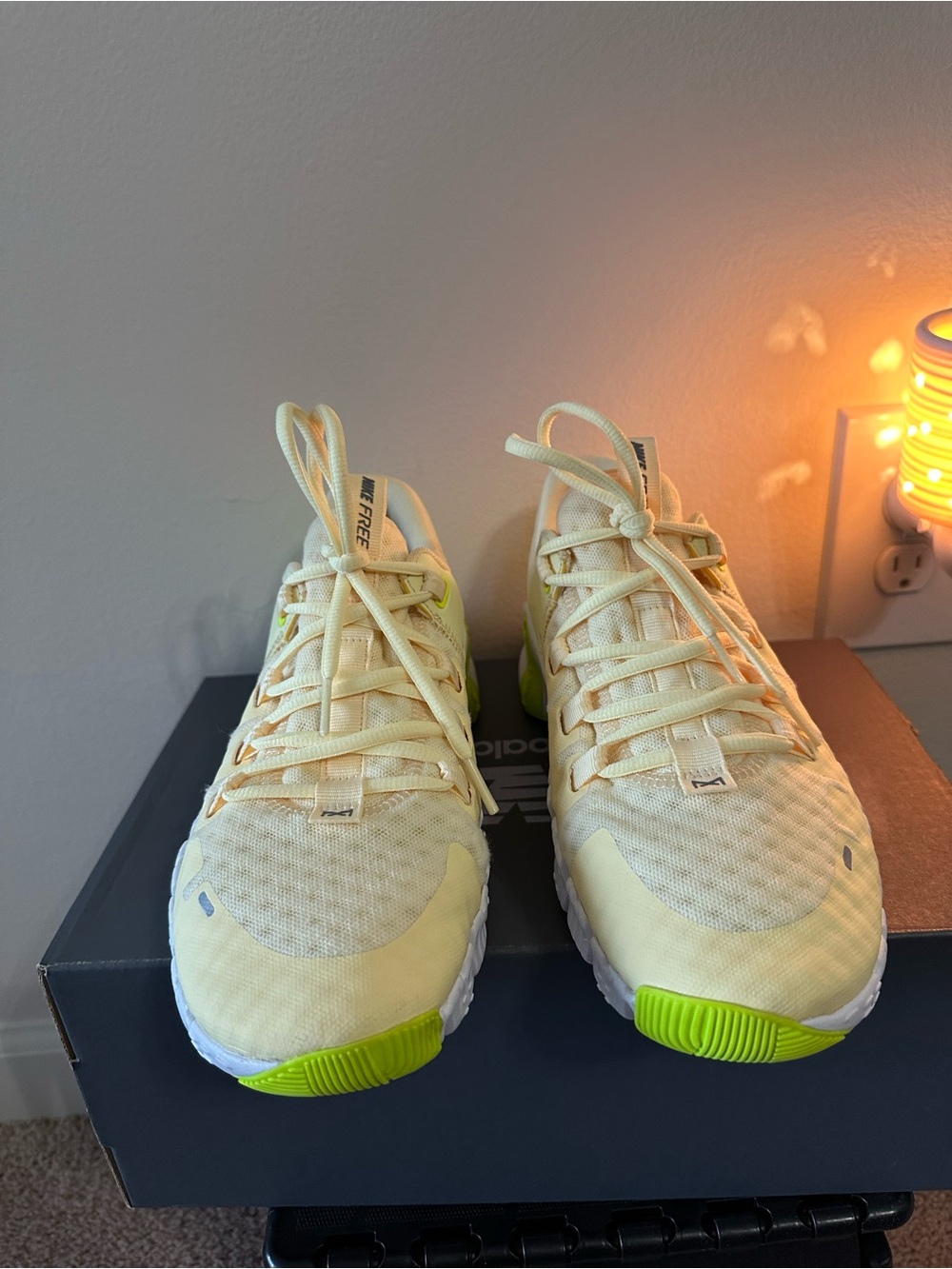 Nike Free Metcon 5 Women’s Training Sneakers in Pale Yellow & Neon Lime - Picture 7 of 11